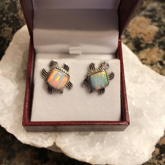 STERLING SILVER CREATED OPAL TURTLE EARRINGS NWT - Picture 4 of 6